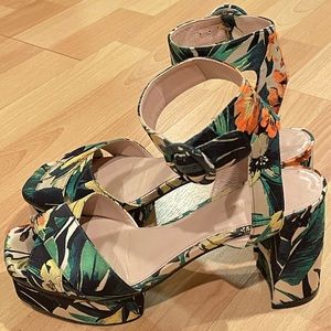 Stuart Weitzman EUC Floral Platform Ankle Strap Sandal, Size 8.5